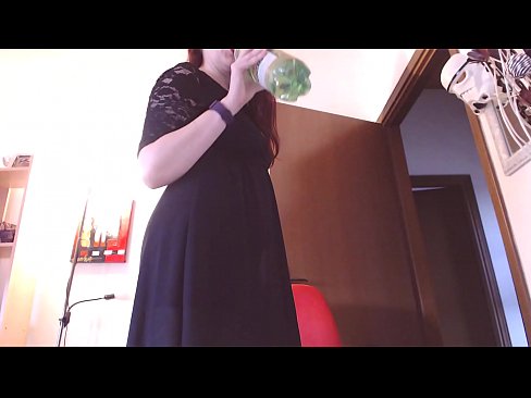 ❤️ Um escravo submisso que adora cuecas sujas e deliciosas é forçado a masturbar-se depois de ver este vídeo! ❌ Porno em nós ☑
